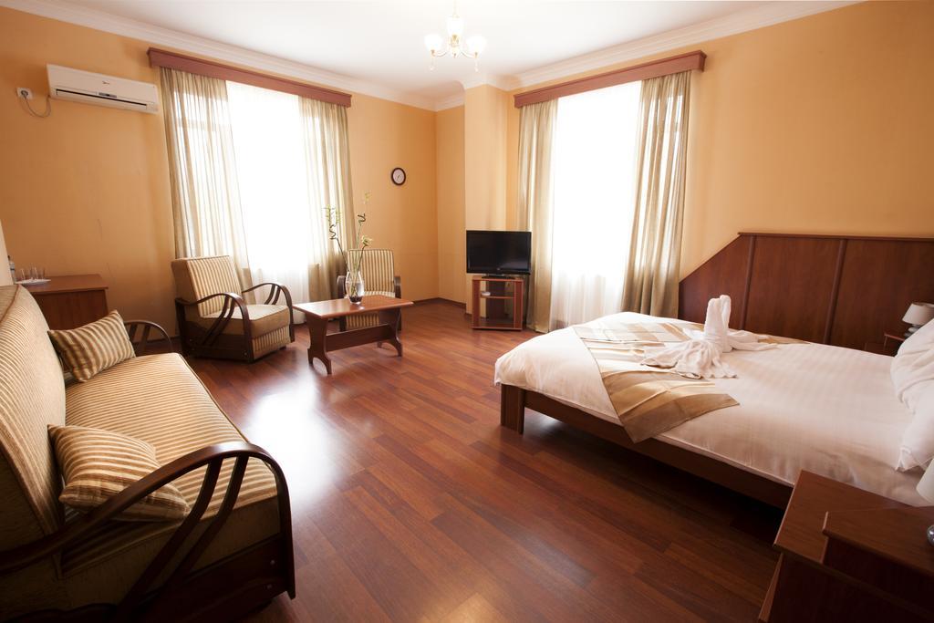 Astoria Hotel Tbilisi Esterno foto